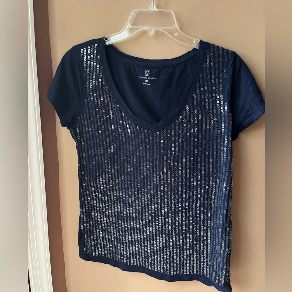 New York & Company Navy Blue Short Sleeve Shirt with Sequins Size Large